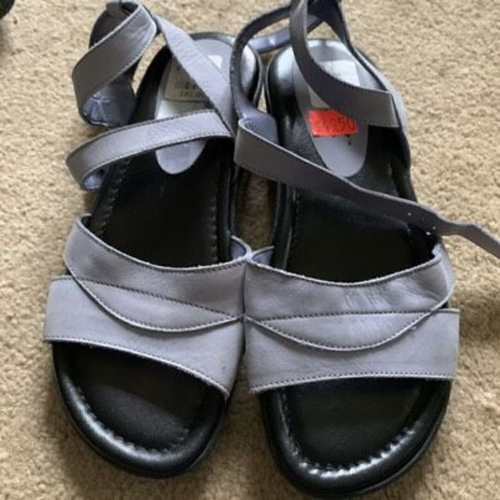 The Flexx Size 6B Gray Sandals *New*